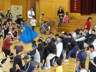 競技名「全員で綱引き」